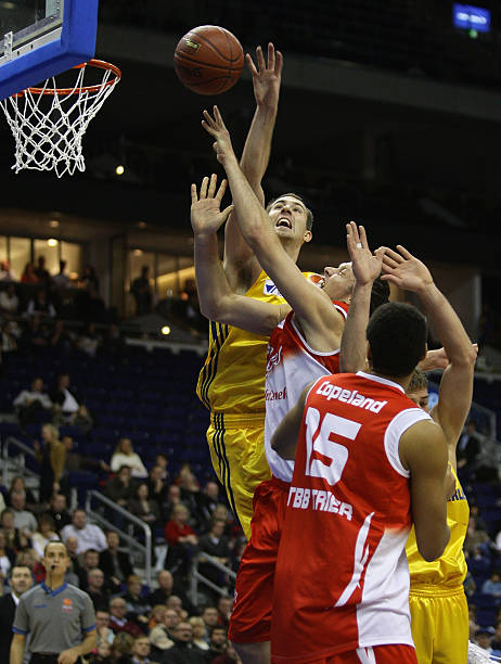 更是双方围 更是双方围