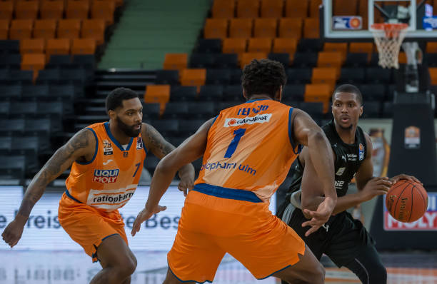 更树立了他 更树立了他